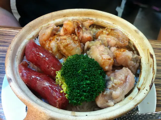 臘腸雞煲仔飯