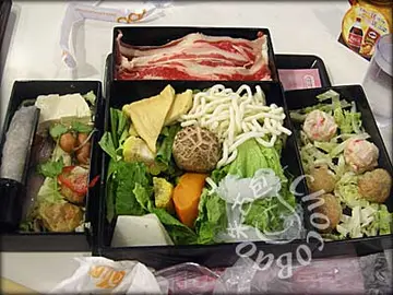 谷饲肥牛特盛锅及一客龙虾丸＋布袋猪肉丸