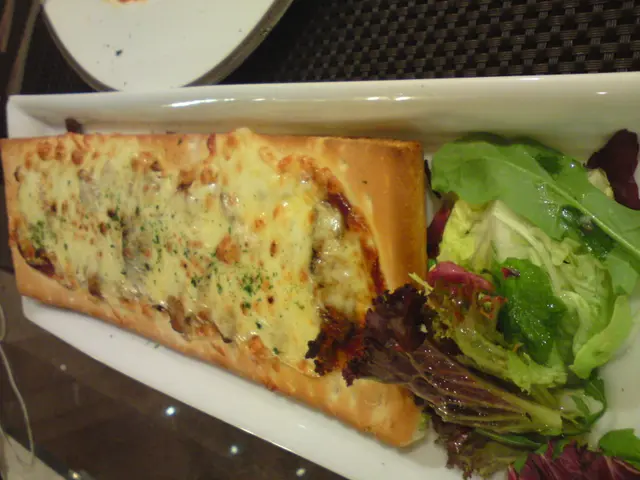 咖啡黑團肉比薩