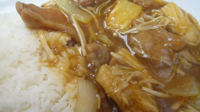 沙爹金菇牛肉飯。