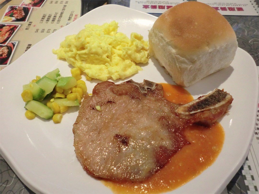 贊好 香煎豬扒 拼酒店炒蛋 配 餐包, 秘製餐室