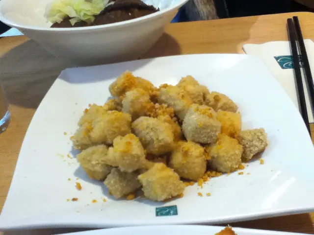 老公另叫0左個蒜蓉炸豆腐,依個反而唔錯,不過食食下又太咸