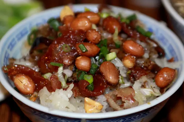 一大碗香噴噴嘅臘味糯米飯