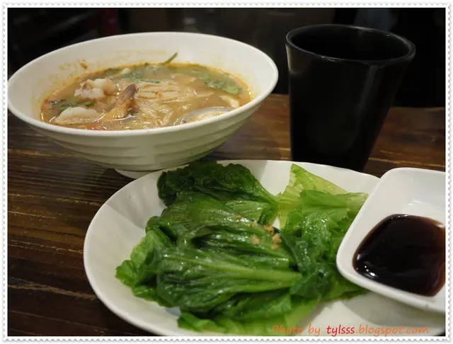 正，25蚊下午茶，有碟菜，OK