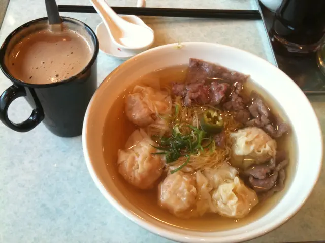 鮮牛肉雲吞麵_熱咖啡
