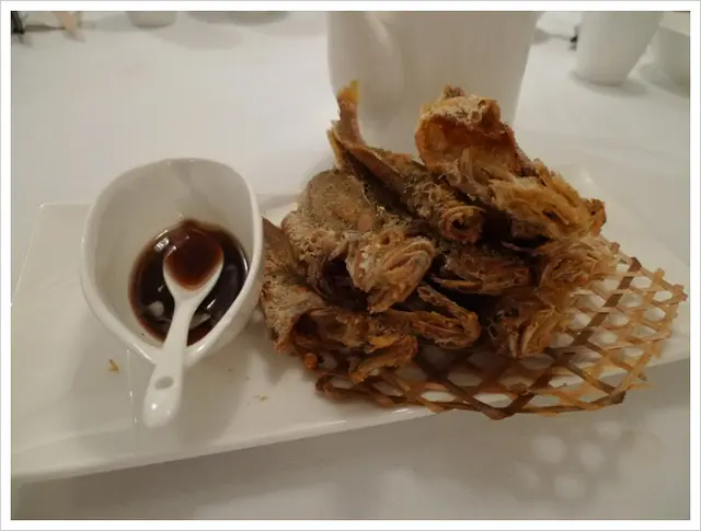 酥炸獅頭魚配十五年義大利黑醋