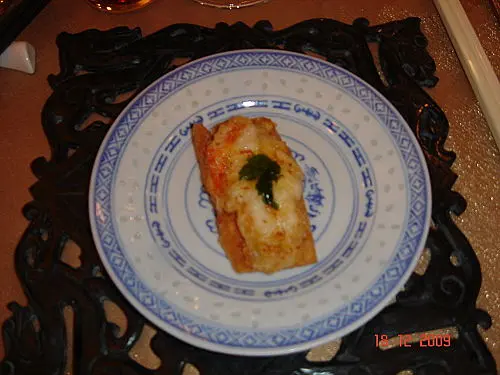 正!煱貼明虾,Size 適中,你會不捨得一口吞下去我把它分成三口幹掉......煱貼夠乾身,虾膠頂牙有汁。