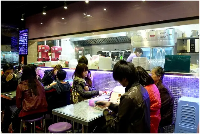 裝修不錯, 但人多時會有點擠逼