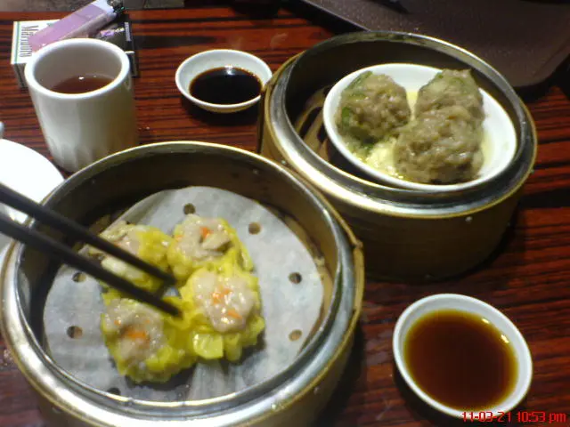 加入冬菇, 小蝦既燒賣.... 有肉汗~