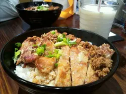 炸醬豬扒大碗飯