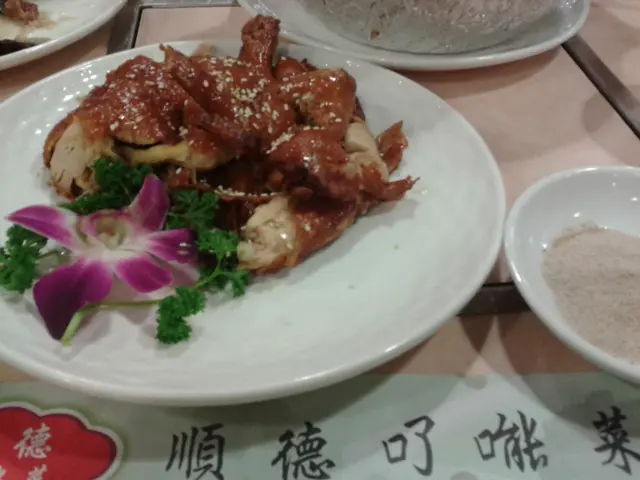 脆皮炸子雞，塊雞皮好脆，雞肉好嫩，好夠味