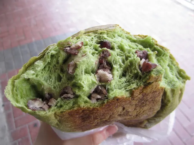 綠茶味濃厚，紅豆粒又粉又綿。