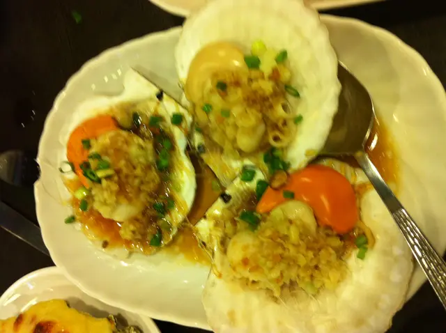 蒜蓉扇貝 - 都是三個字夠鮮甜