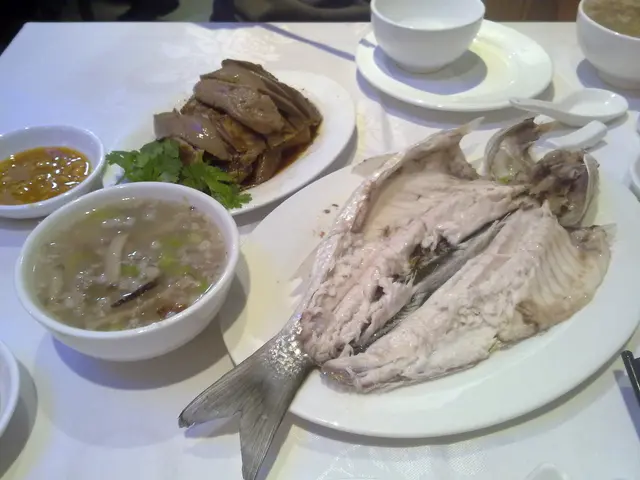 碗粥幾入味, 不過呢個二人餐嘅份量實在夠, 我只係食咗兩啖就放棄, 罪過罪過!!!