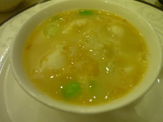 生拆龍蝦肉泡西施飯