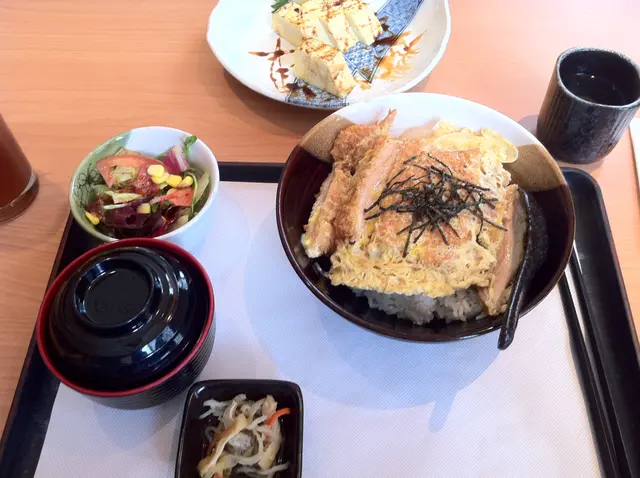 炸豬扒飯同厚燒玉子