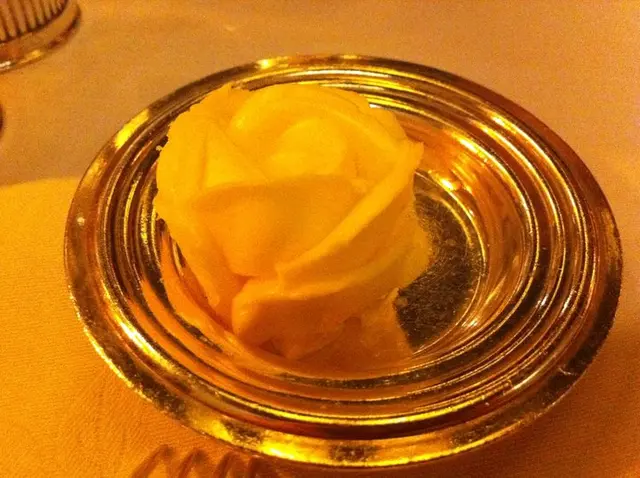 好美的玫瑰花牛油~可是..很硬XD