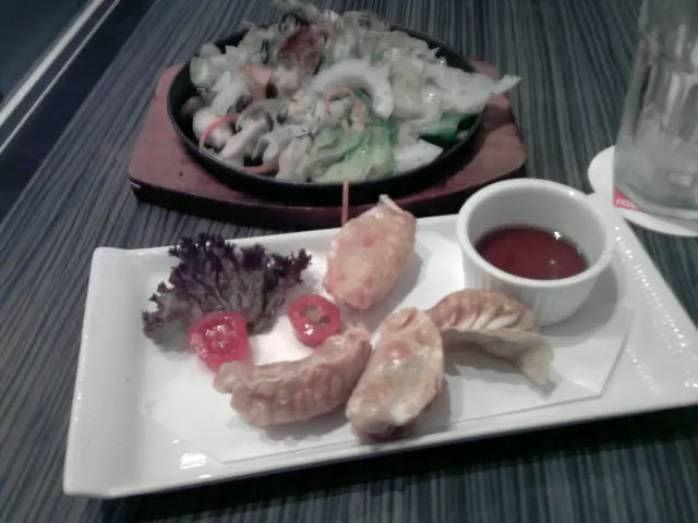 前:和風煎焗山葵野菜豬肉餃子$29.80 後:和風炒野菌什菜$28.80