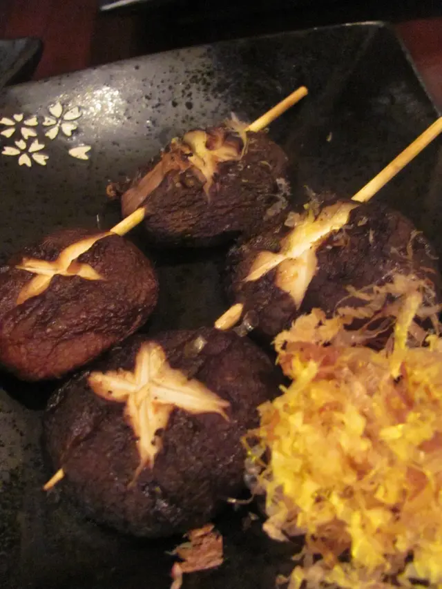 串燒冬菇不太夠熱，菇香不足