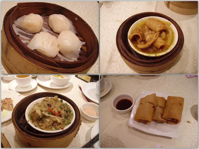 食物:富臨蝦餃皇(正),咖喱蒸魷魚(正),黑椒牛柏葉(差),芋絲炸春卷(正)