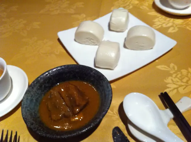 秘制牛肋条配小馒头