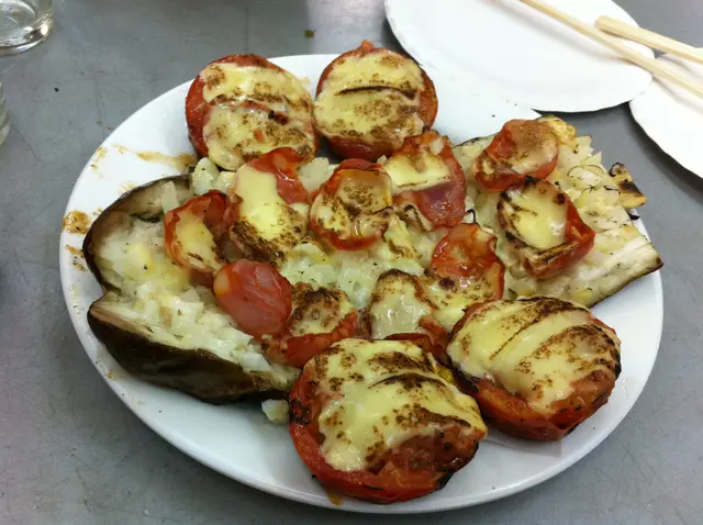 pizza茄子 + 芝士焗蕃茄~