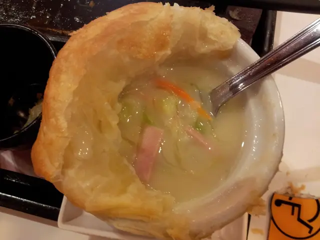 2011大家樂鐵板扒餐^o^酥皮金必多魚翅湯