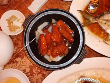 料少,油腻,肉骨变猪腩肉?! 味道差