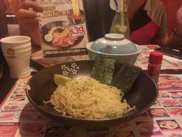 拉面撈=]幾得意啊~!不過幾種食法，其實得一種係最好味...就係最尾個個@@