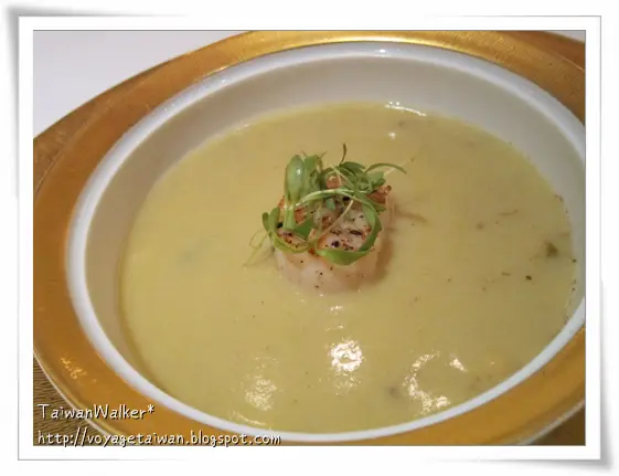 意大利豌豆湯伴帶子及特色香料