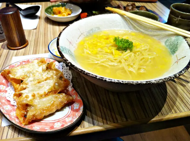 雞軟骨餃子拉麵