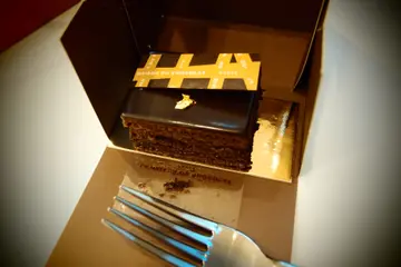 有盒裝住, 加張薦底金咭