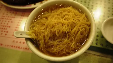 正，入口便知龍與鳳