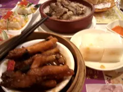 凤爪, 马豆糕, 金针云耳蒸鸡饭