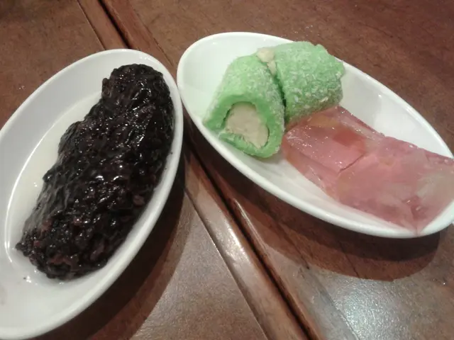 甜品 : 水晶果凍、飄香榴槤卷 & 椰汁黑糯米