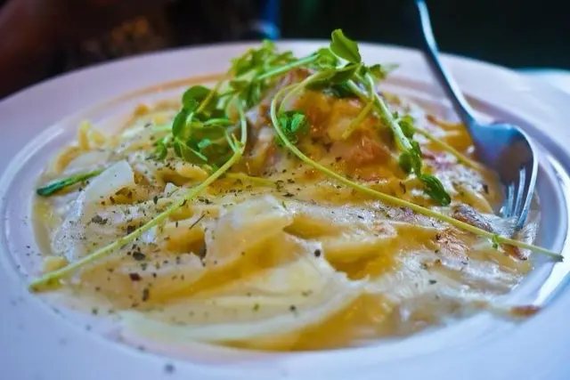 白汁吞拿魚意粉