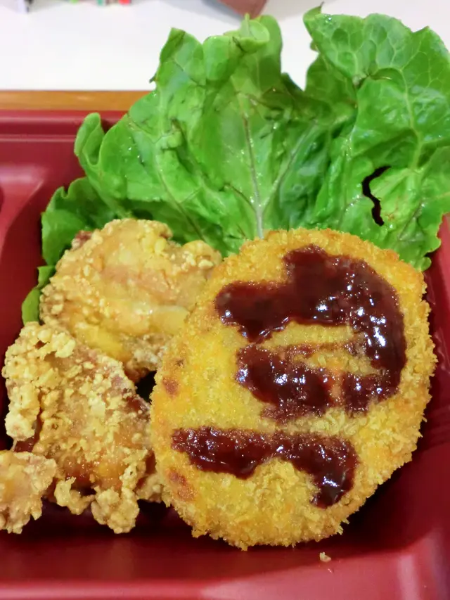 炸薯餅、炸雞翼