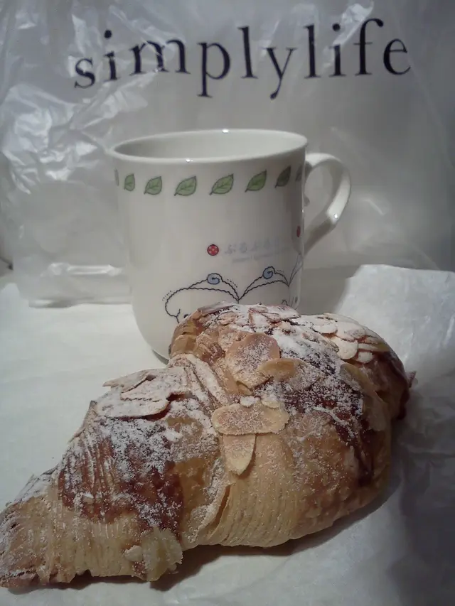 almond croissant $15