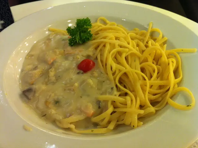 三文魚汁燴扁意粉