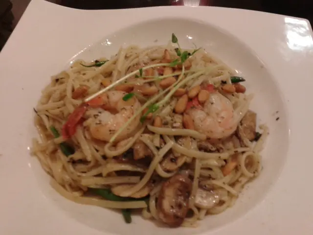 橄欖油松子仁鮮蝦黑松露扁意大利粉 $68