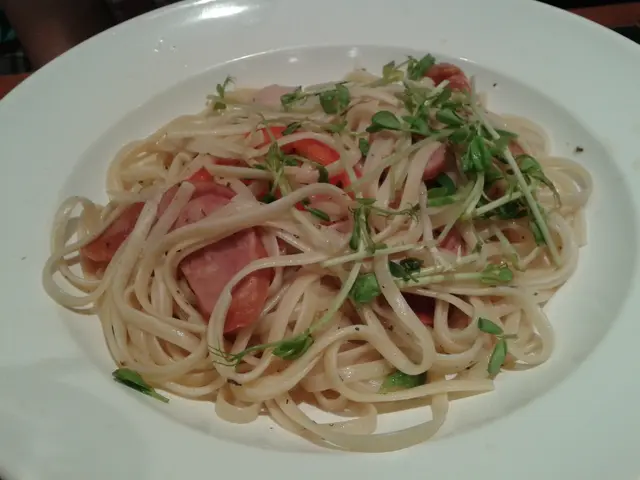 香草蒜片雜肉香腸炒扁意大利粉 