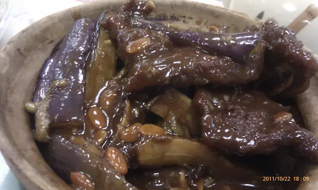 麵醬茄子牛仔骨煲