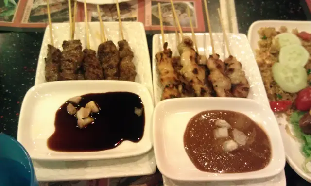 雞肉及牛肉沙爹