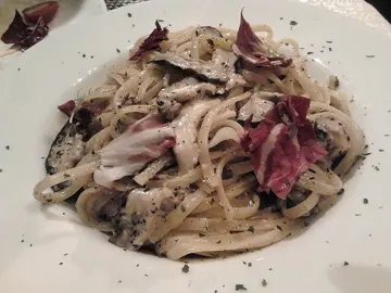 Linguine with black truffle and wild mushroom sauce 