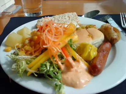 沙律ok的~ 3文治不錯!