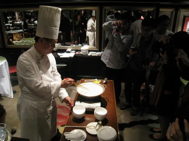 梁師傅表現生磨蛋白杏仁露