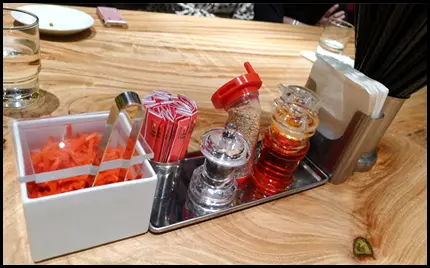 任加的配菜就只有酸薑