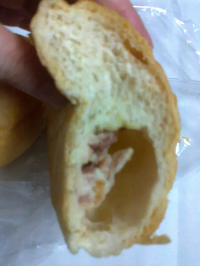 一半的芝士煙肉法包