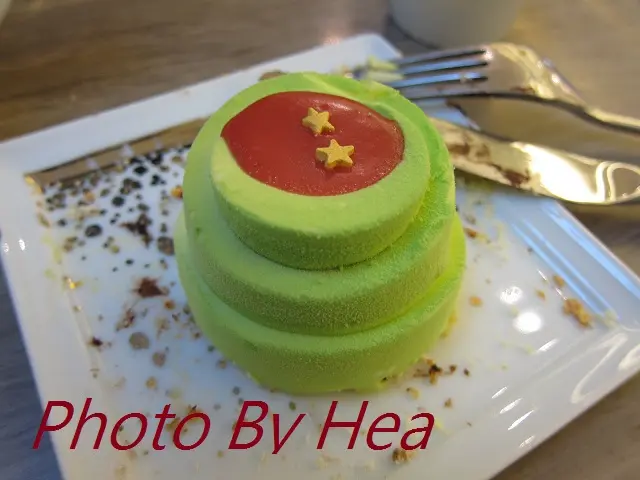 Lemon Mousse & Cranberry Cake