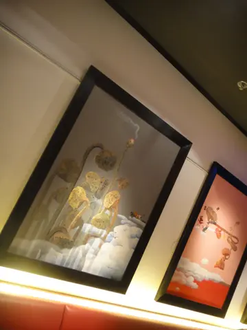 餐厅的挂画选得不错